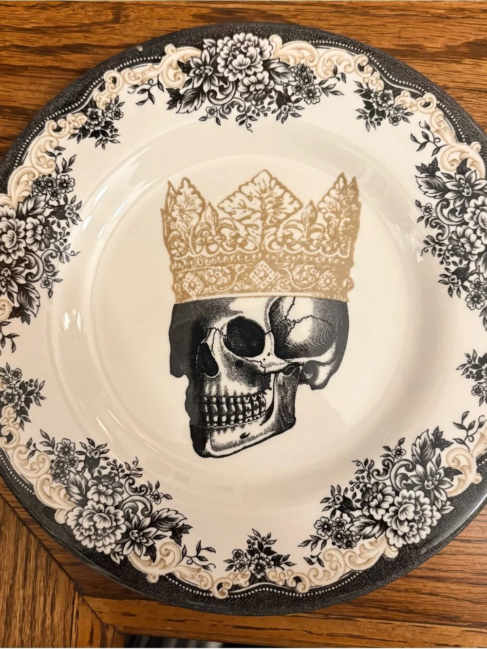 Halloween - Royal Stafford Skull with Crown Plates set of 4